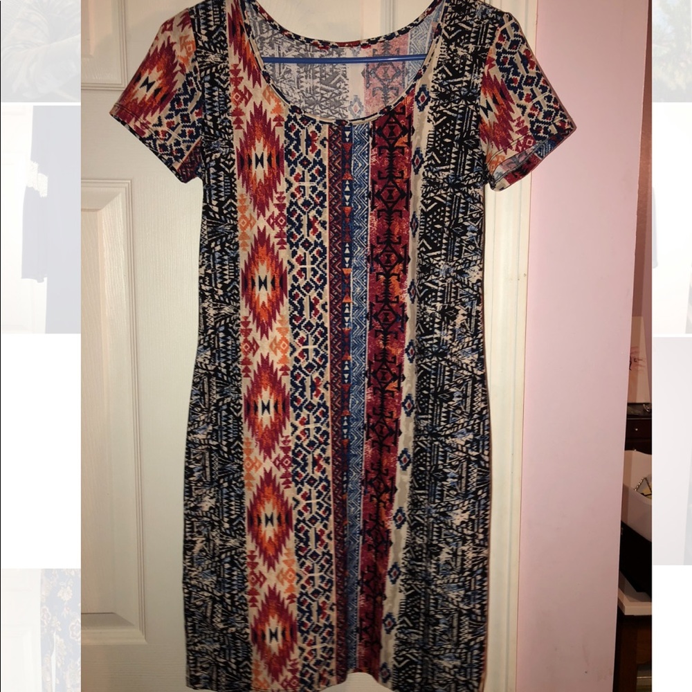 Form fitting. Aztec print dress.